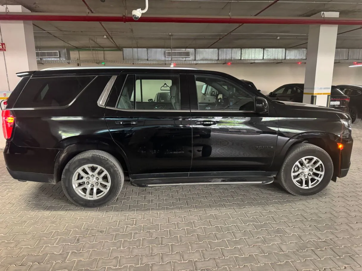 Car image 4