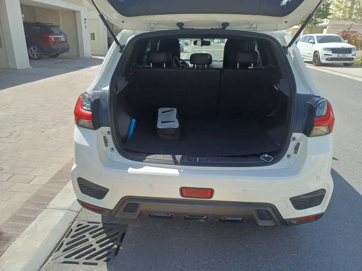 Car image 19