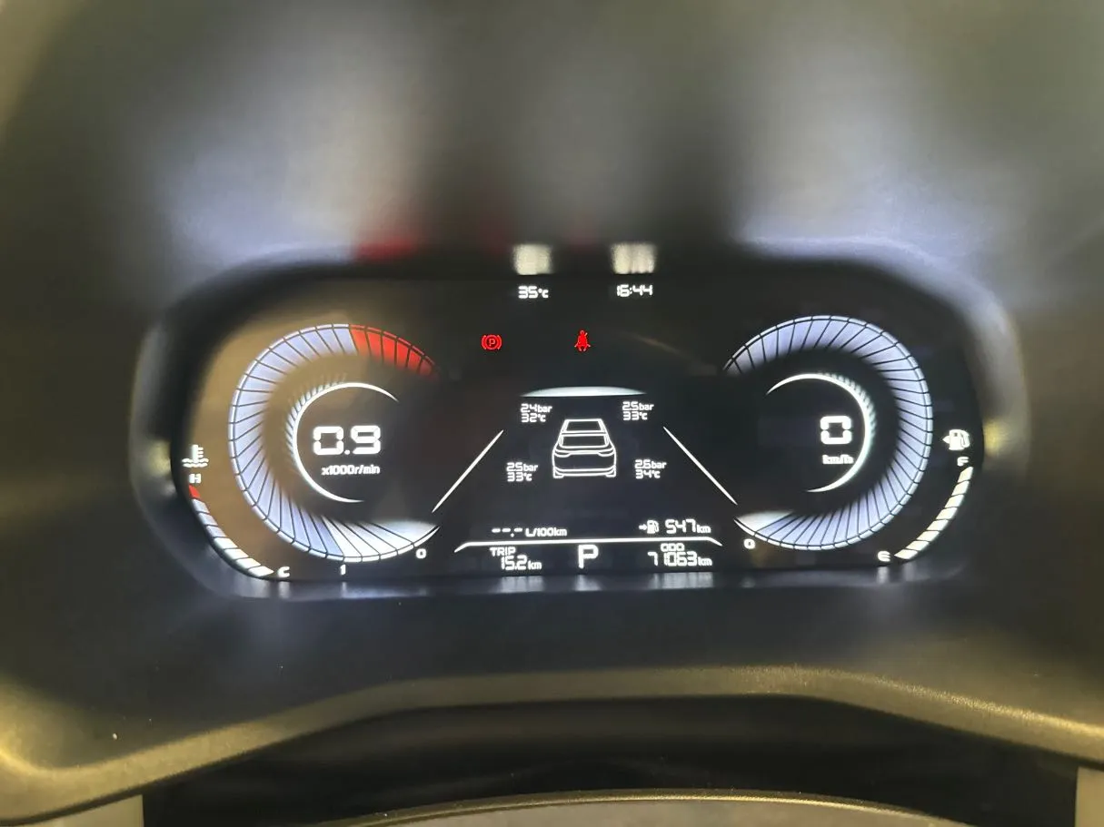 Car image 10