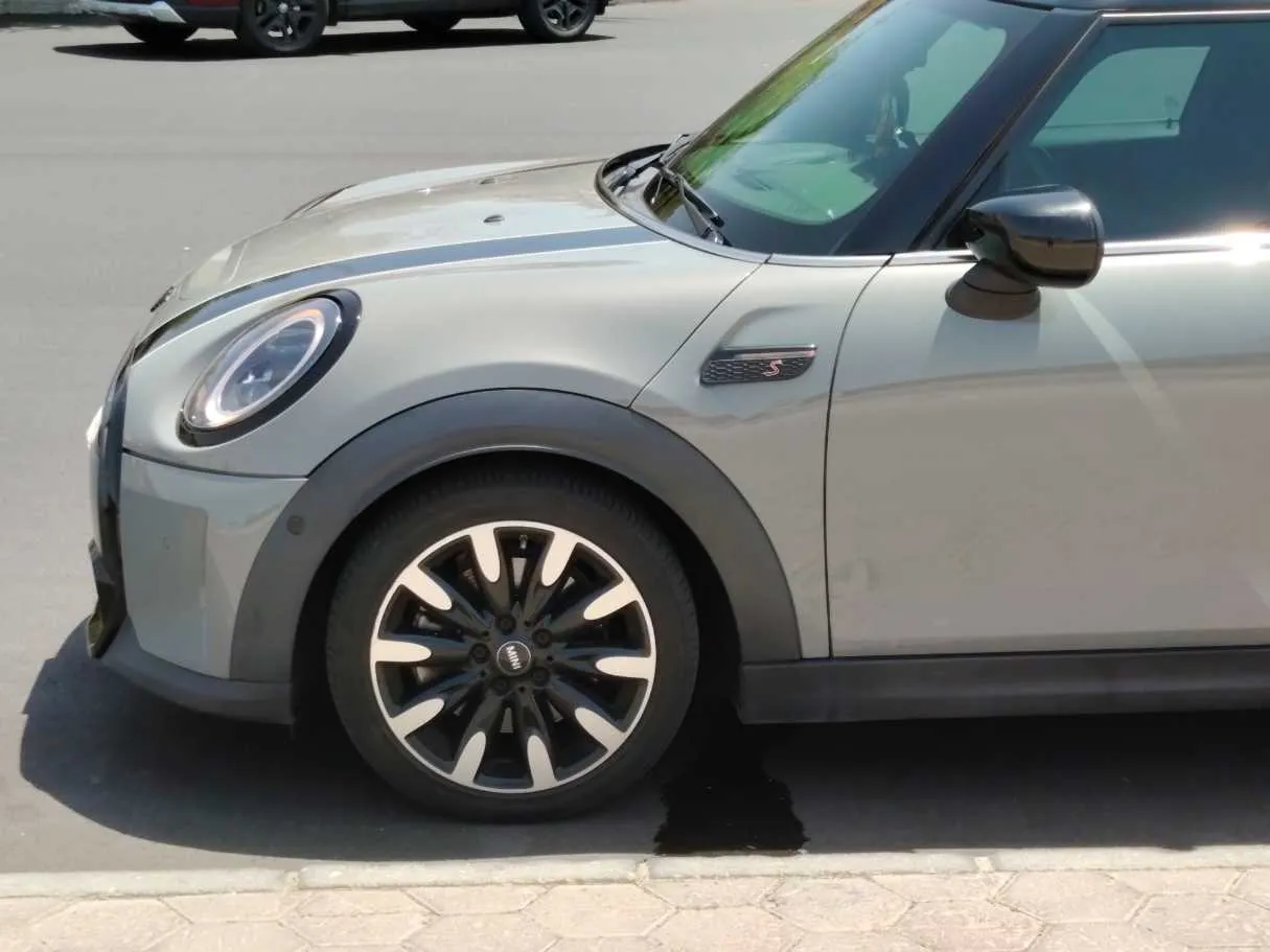 Car image 9