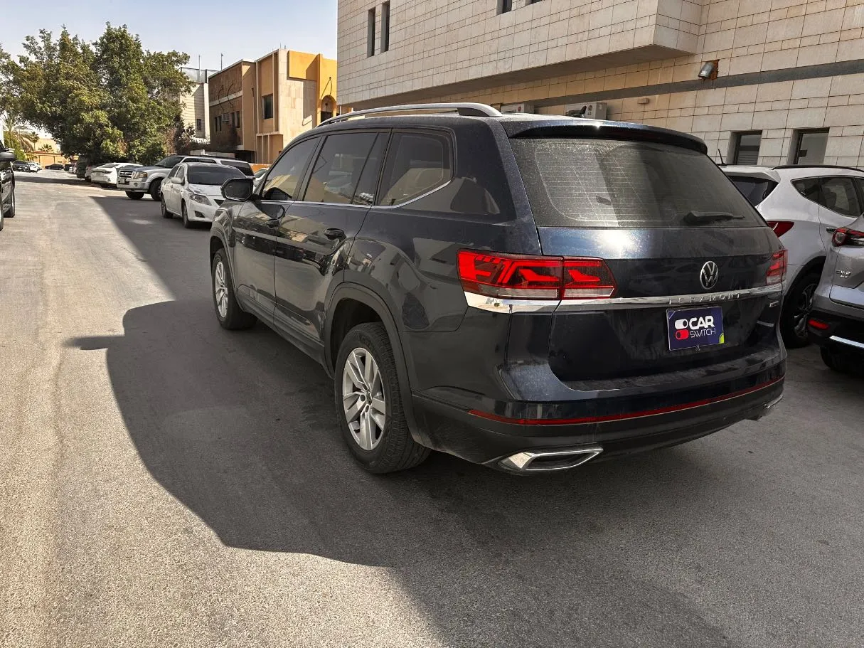 Car image 7