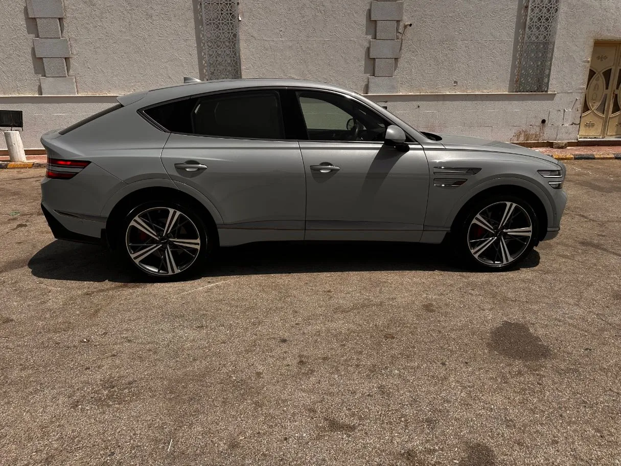 Car image 4