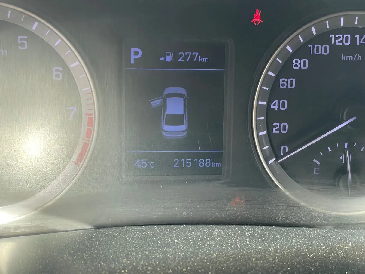 Car image 19