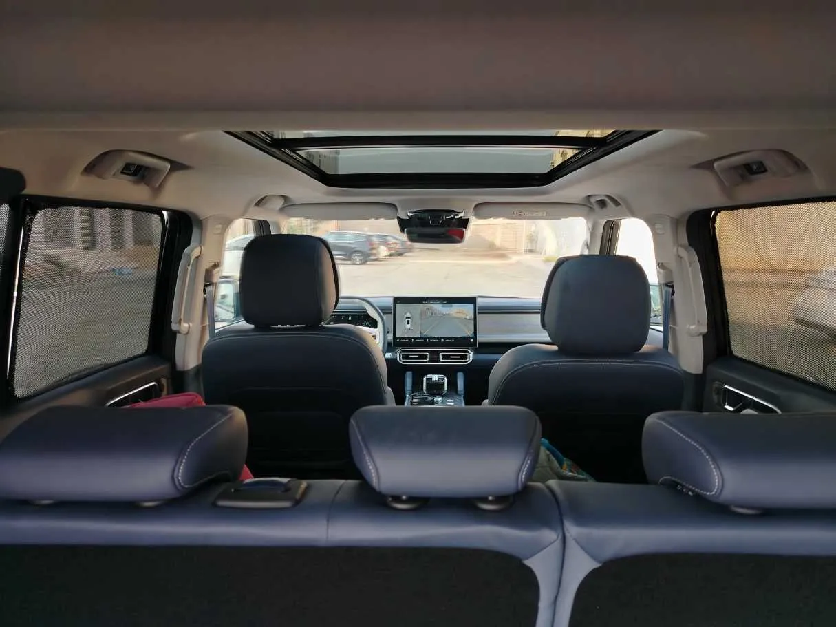 Car image 18