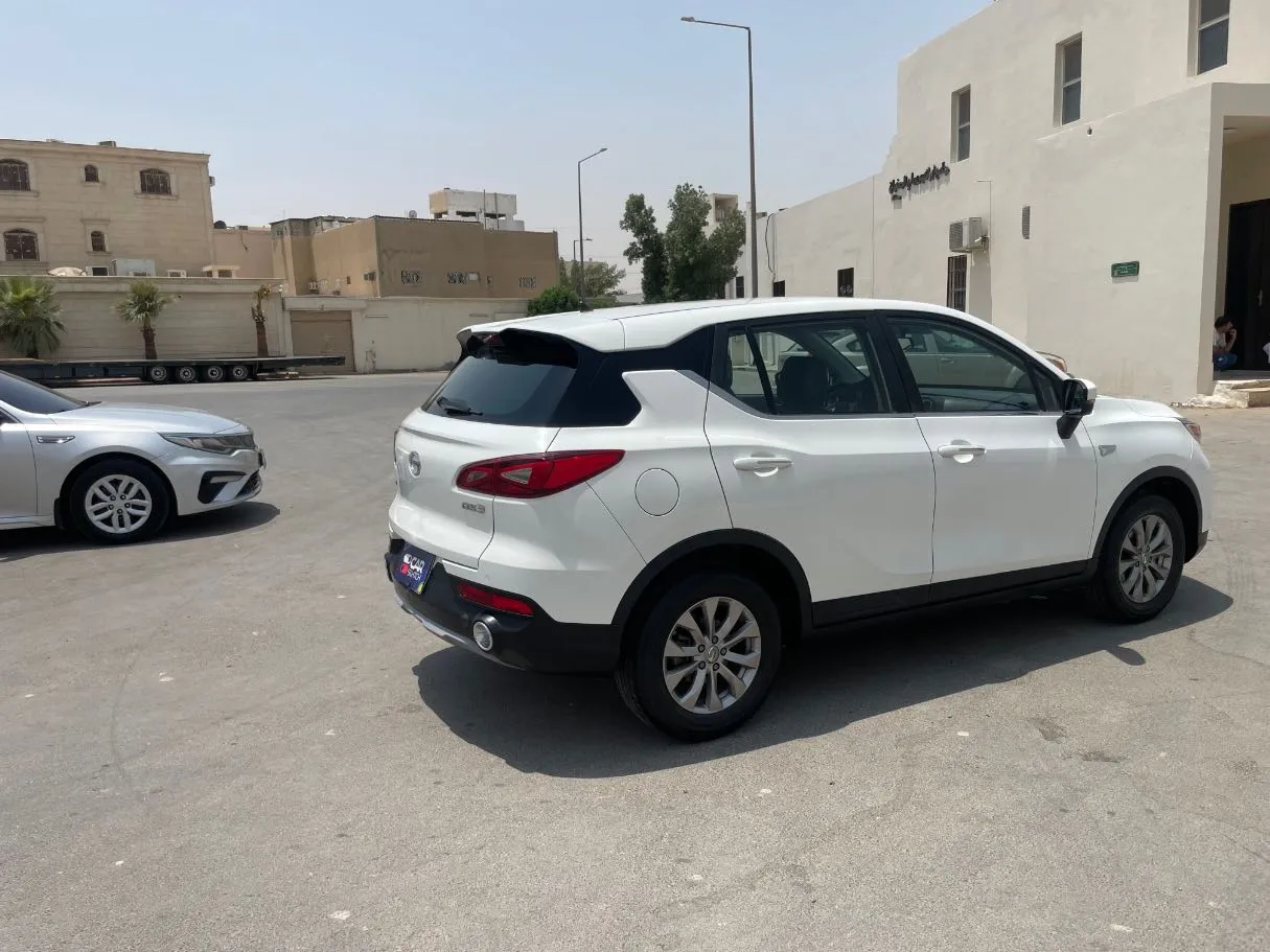 Car image 5