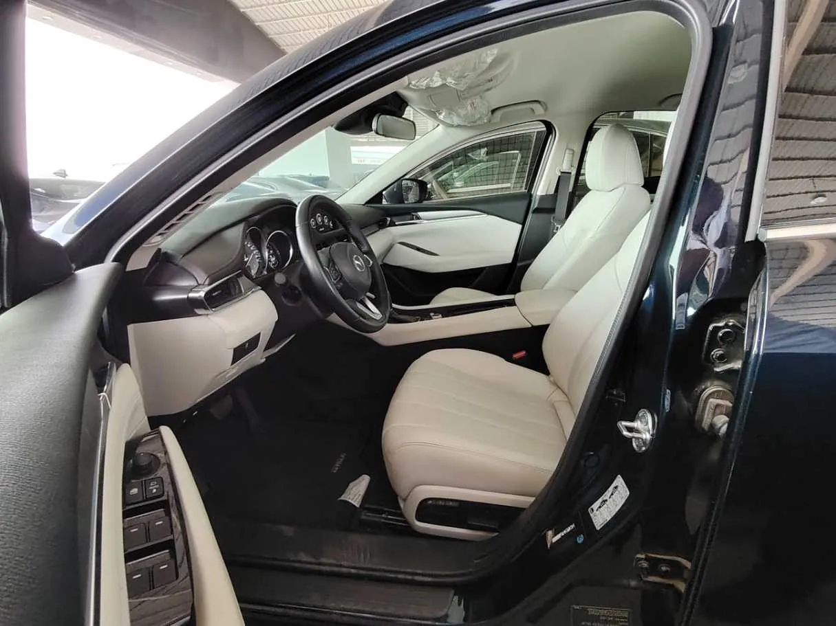 Car image 12