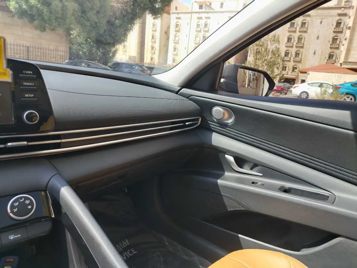 Car image 35