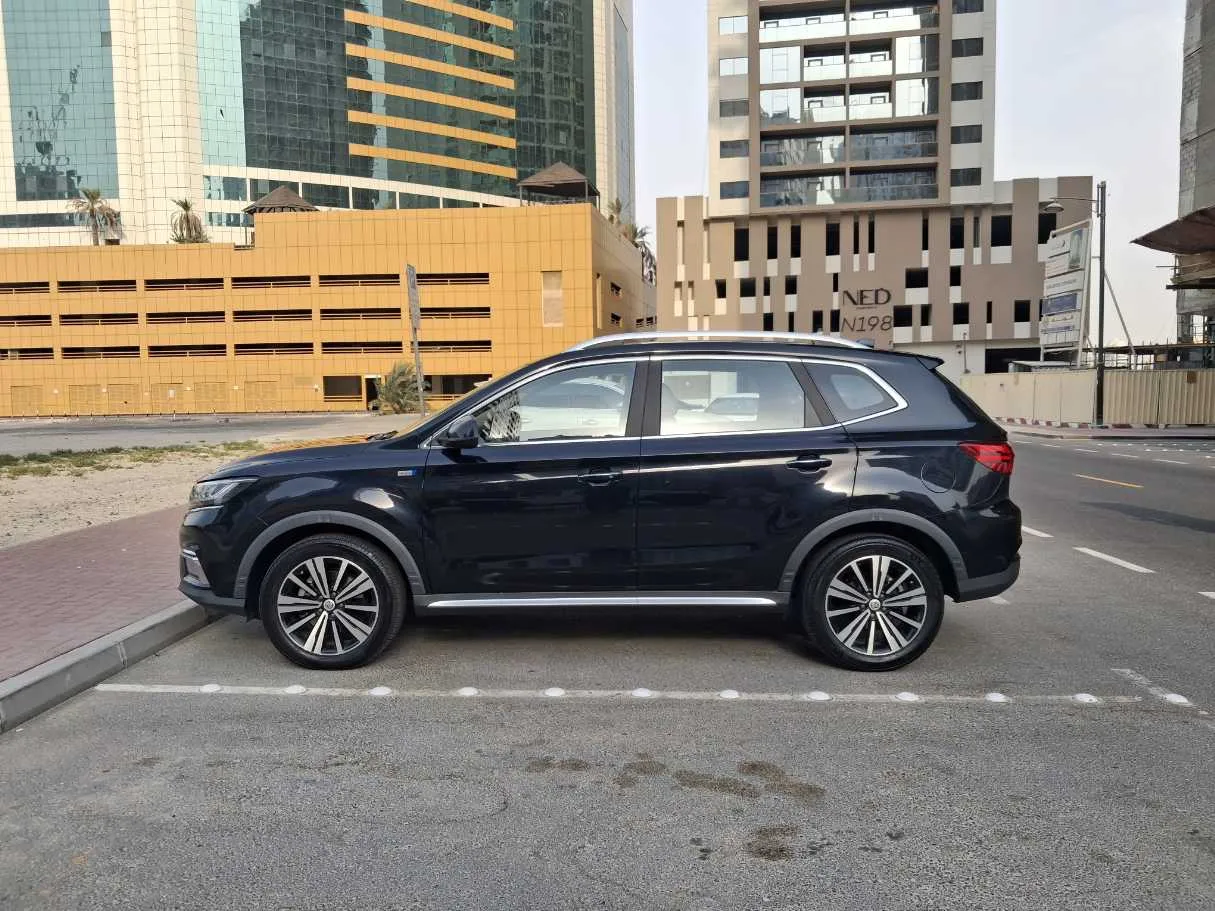 Car image 4