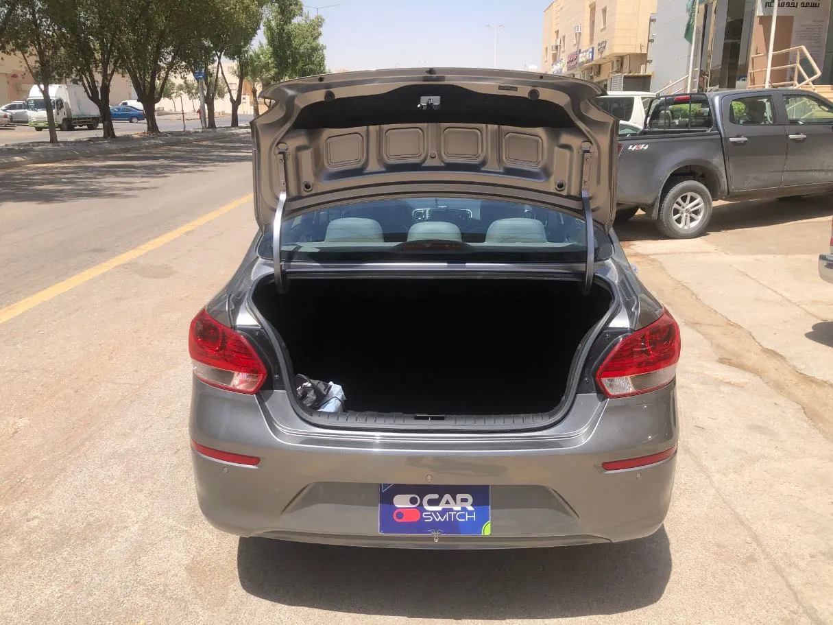 Car image 20