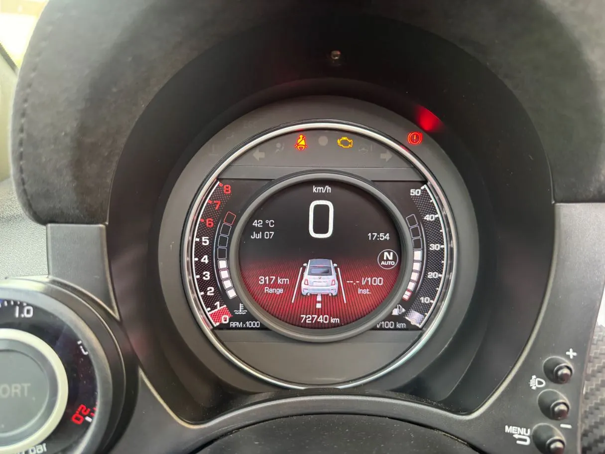 Car image 17