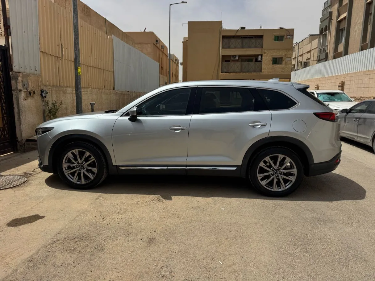 Car image 8