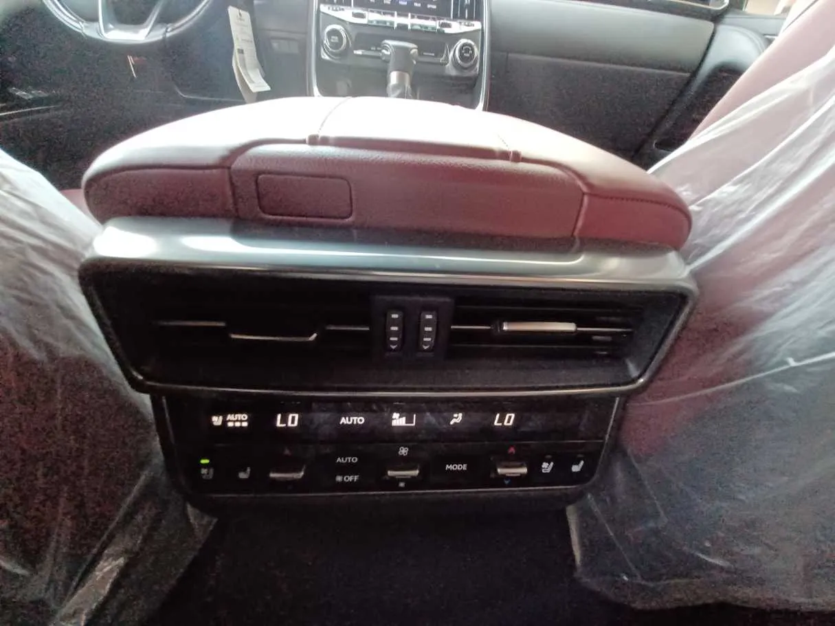 Car image 25