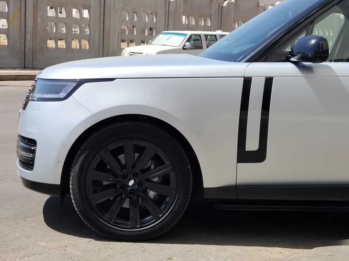 Car image 9