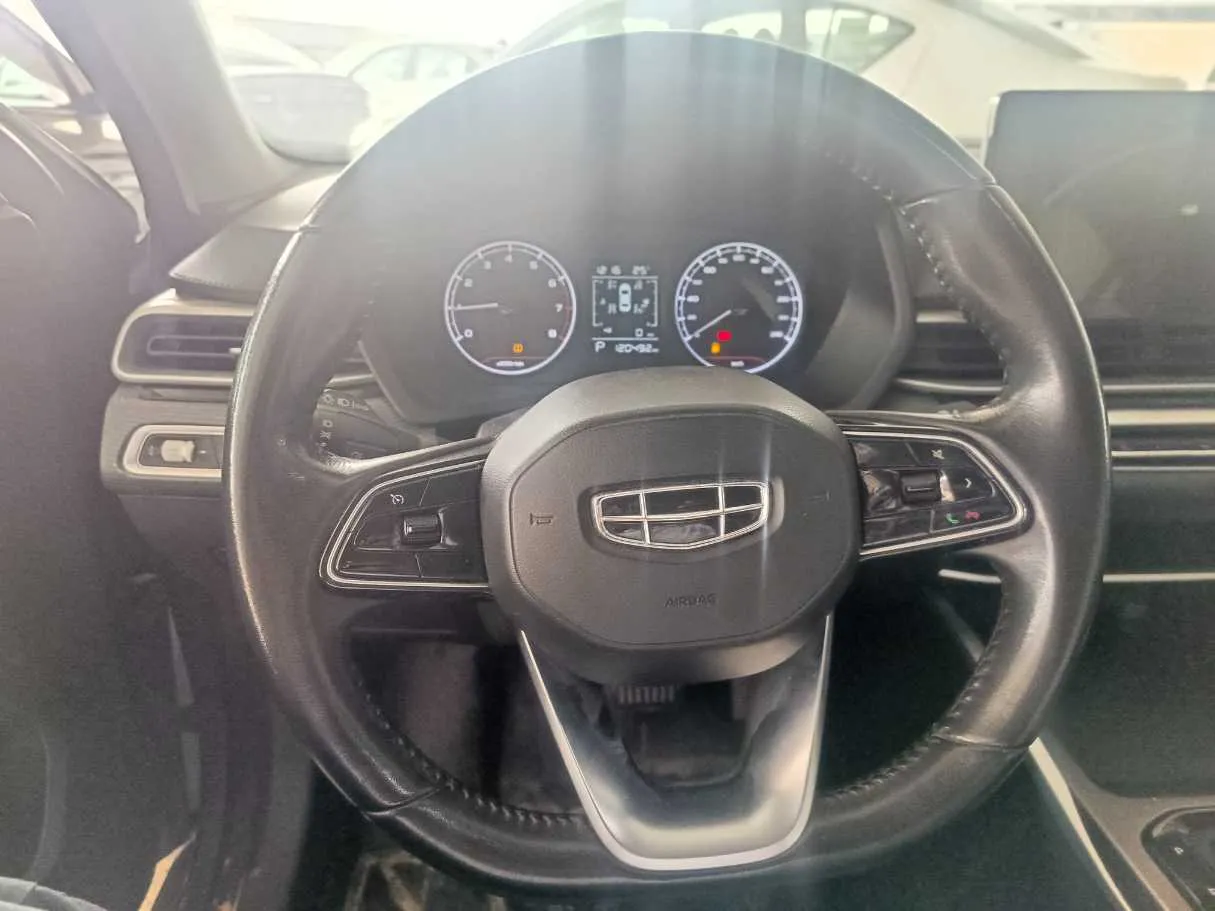 Car image 13