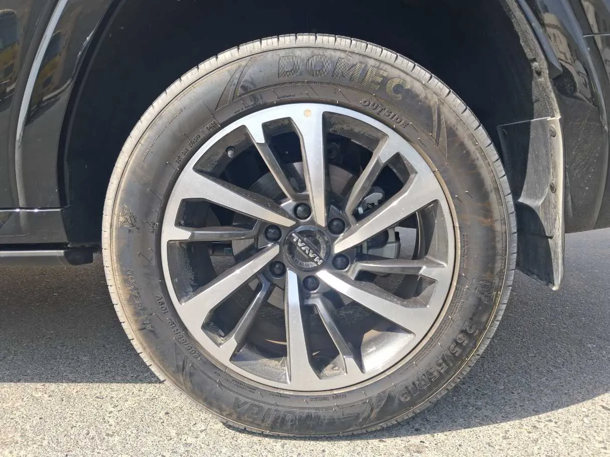 Car image 8