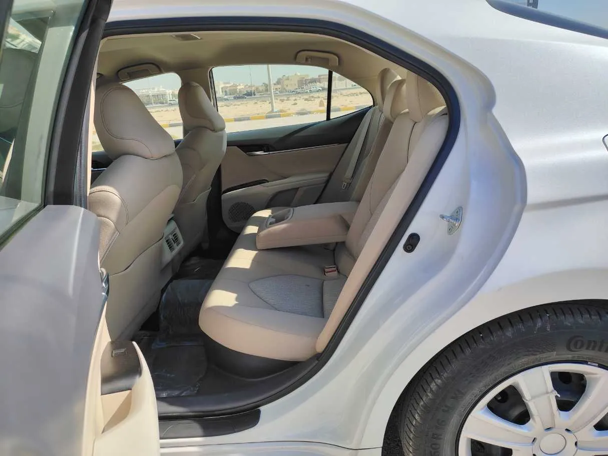 Car image 15
