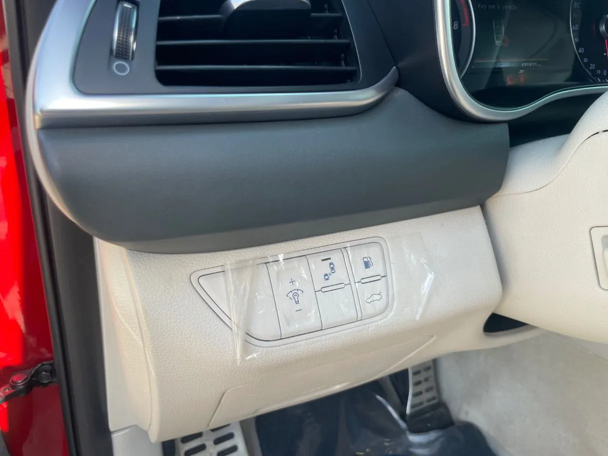 Car image 25
