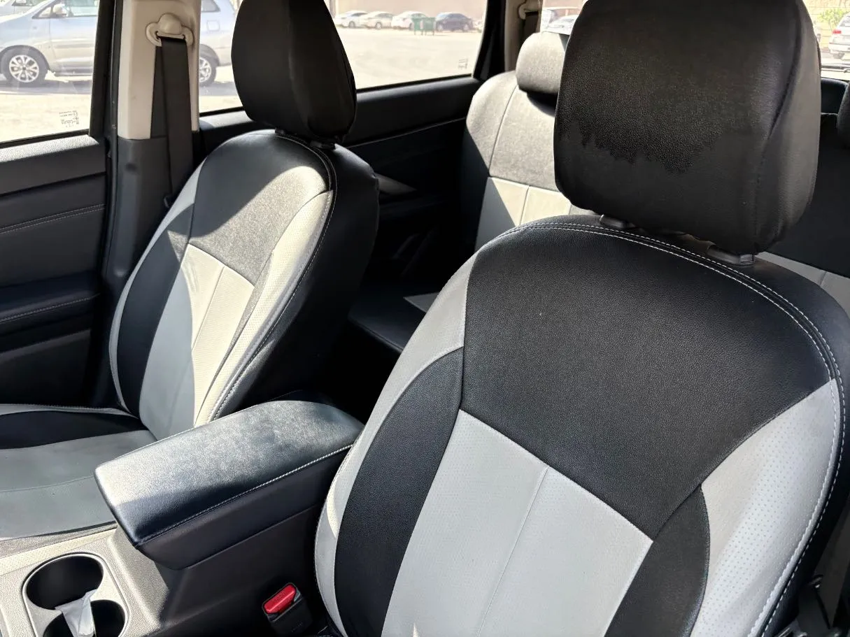 Car image 12