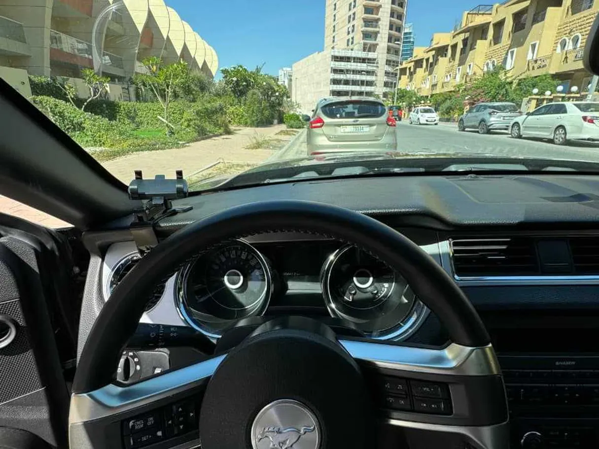 Car image 14
