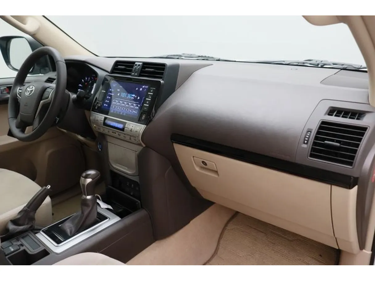 Car image 10