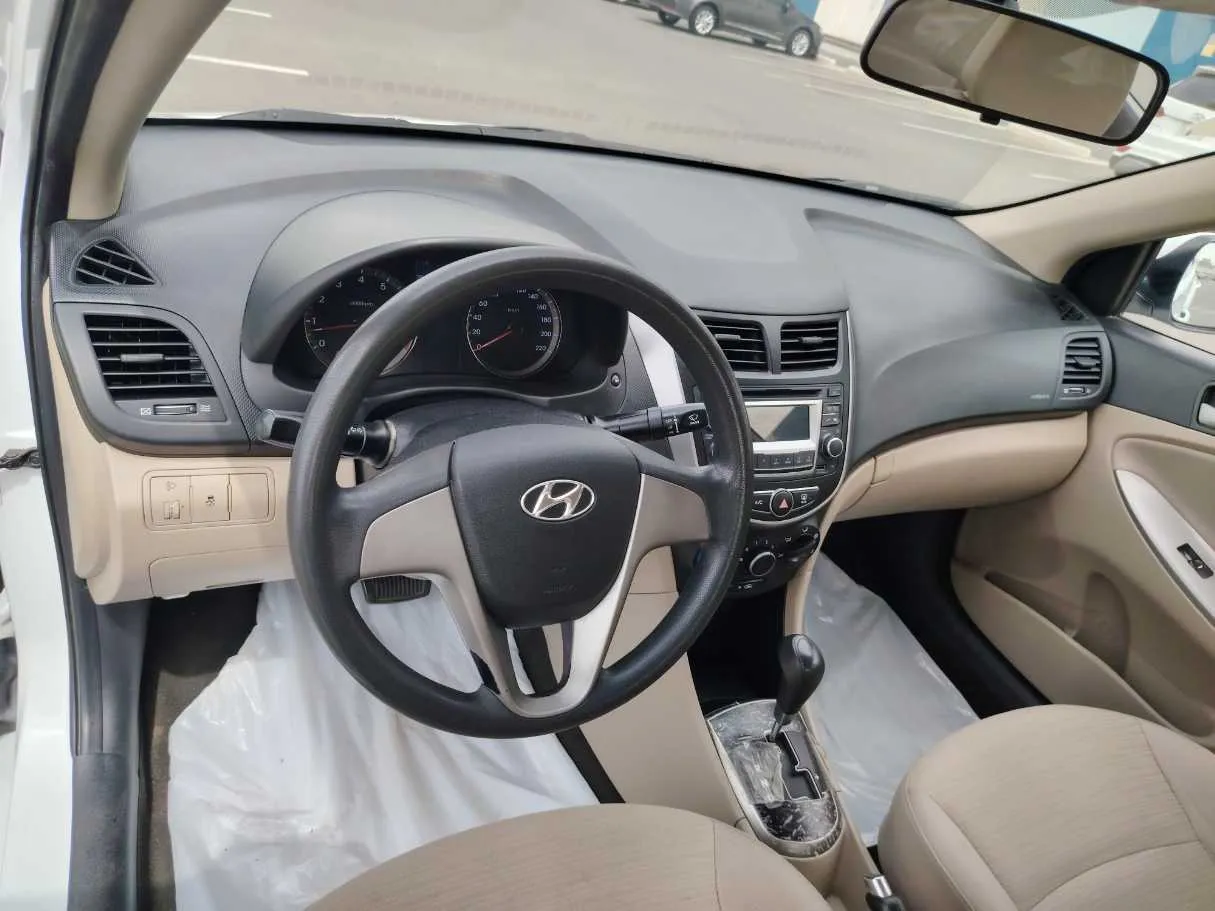 Car image 13