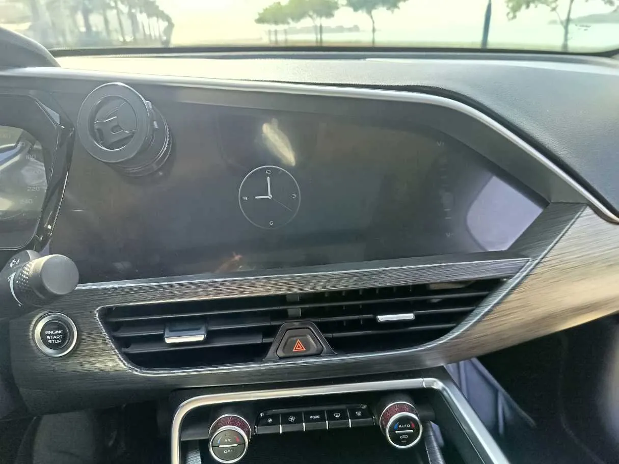 Car image 25