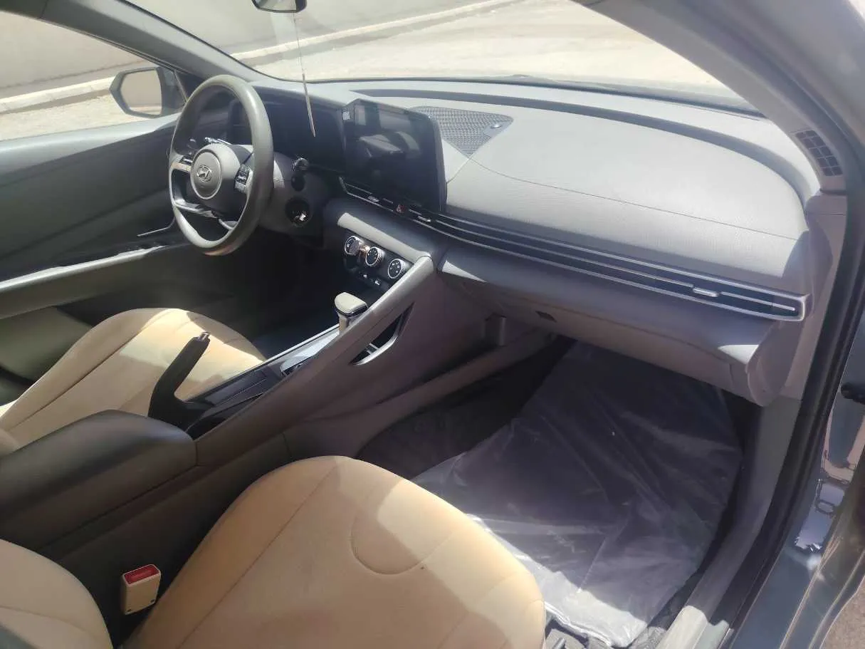 Car image 14