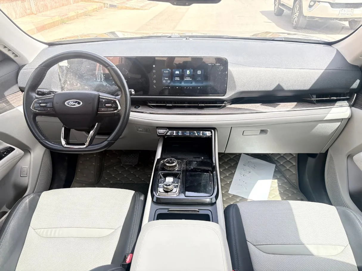 Car image 18