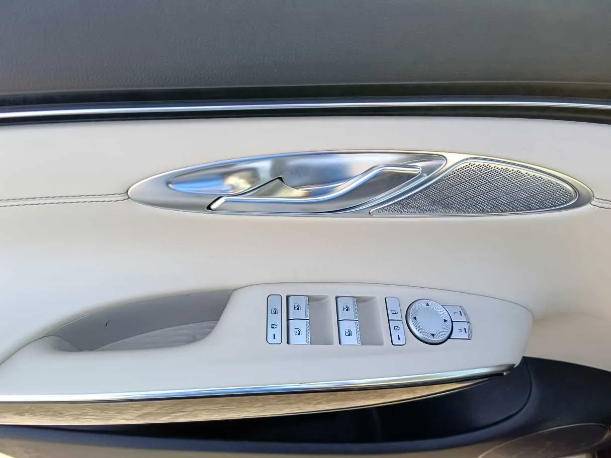 Car image 29