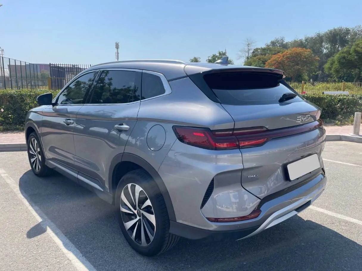 Car image 9