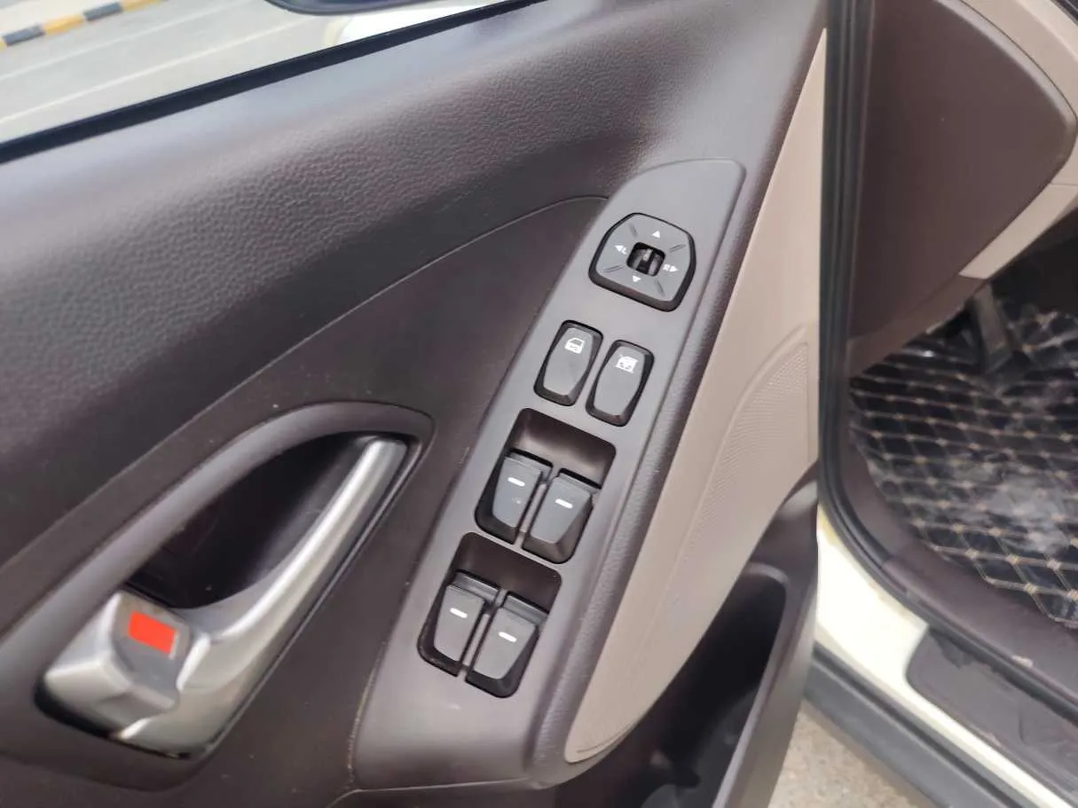 Car image 26