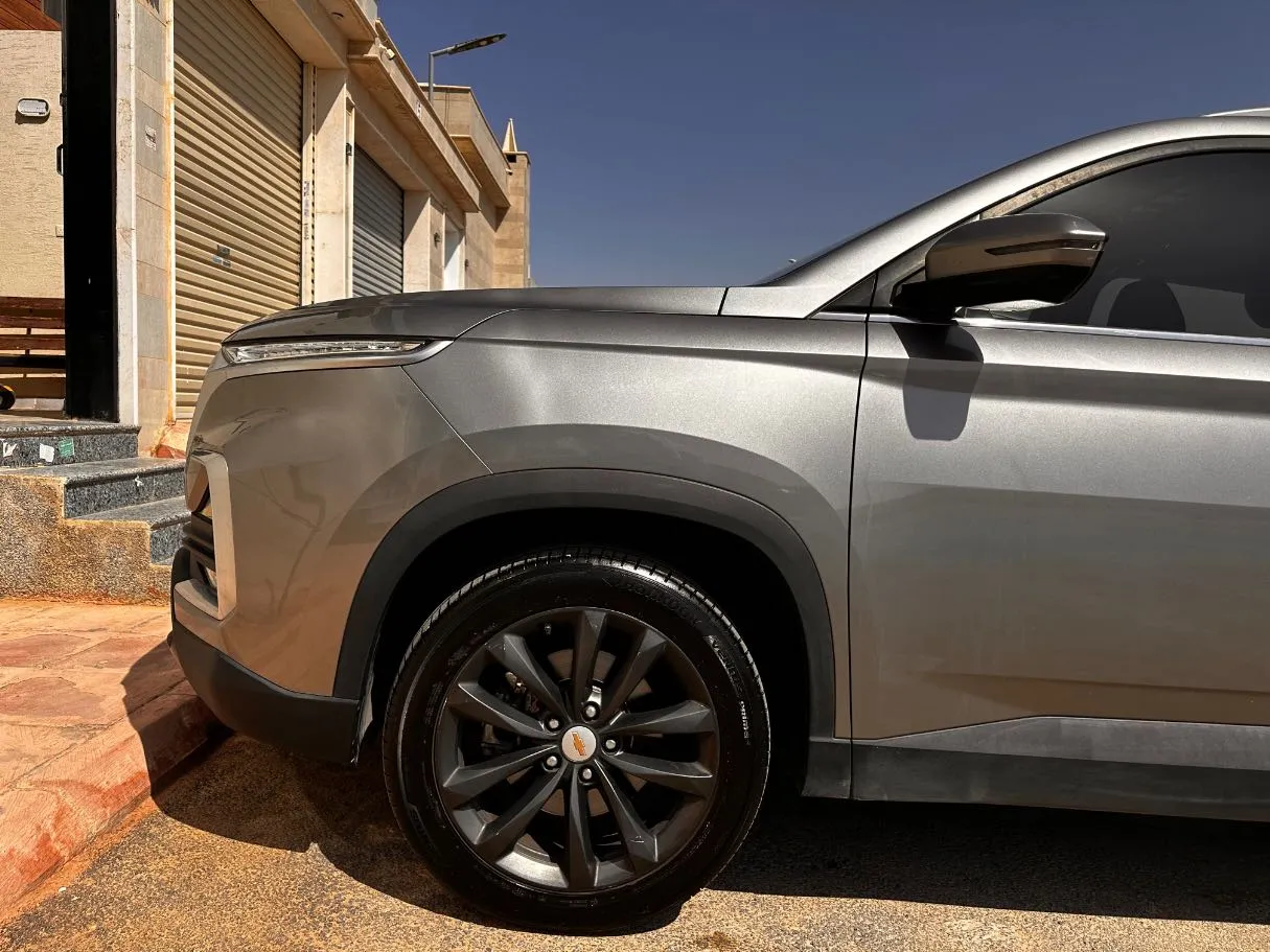 Car image 9