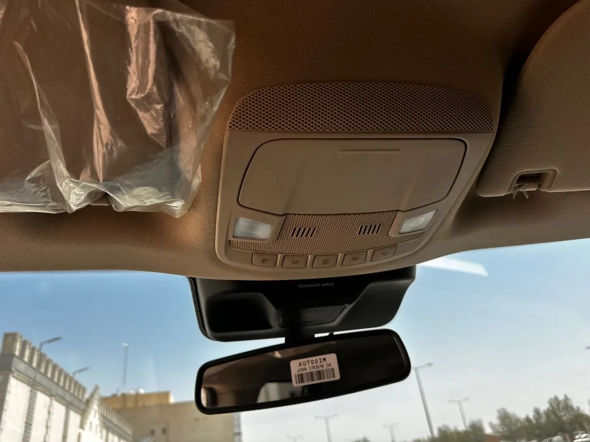 Car image 25