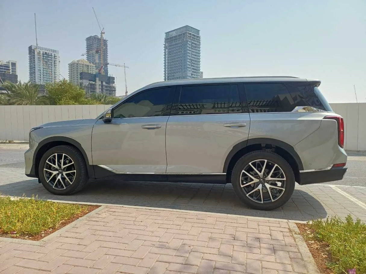 Car image 8