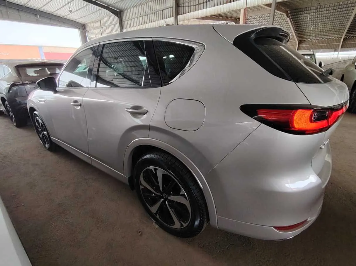 Car image 8