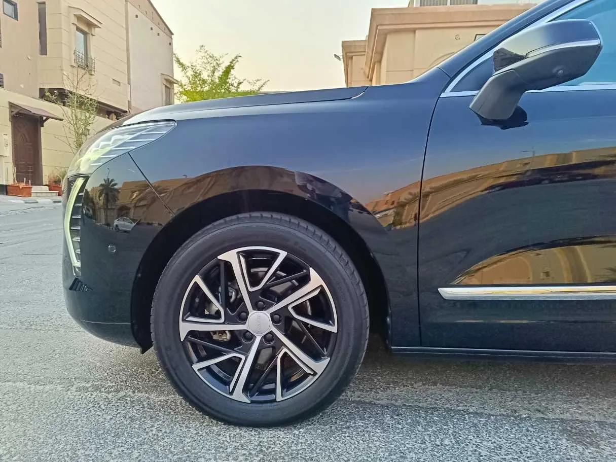 Car image 9