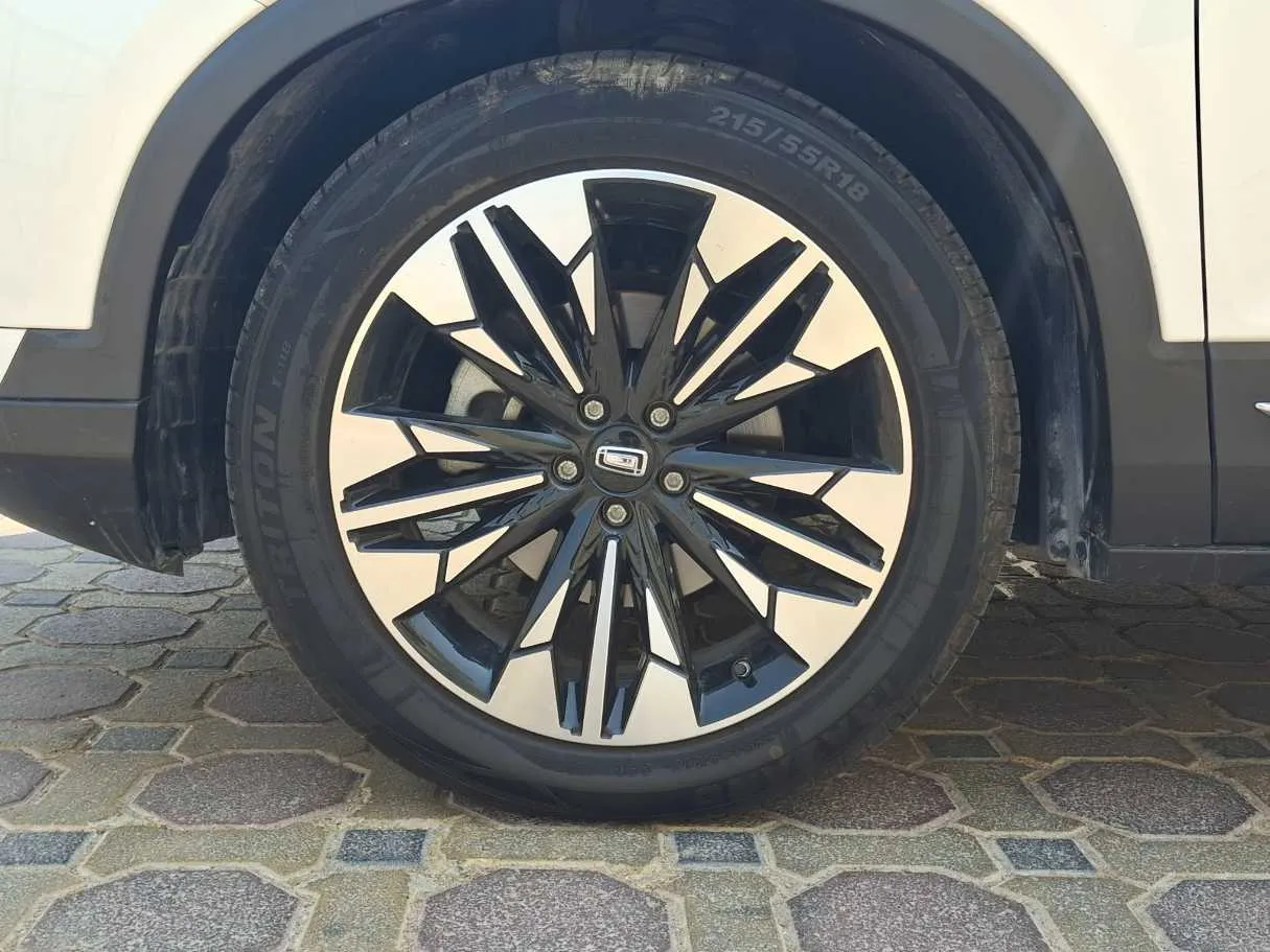 Car image 9