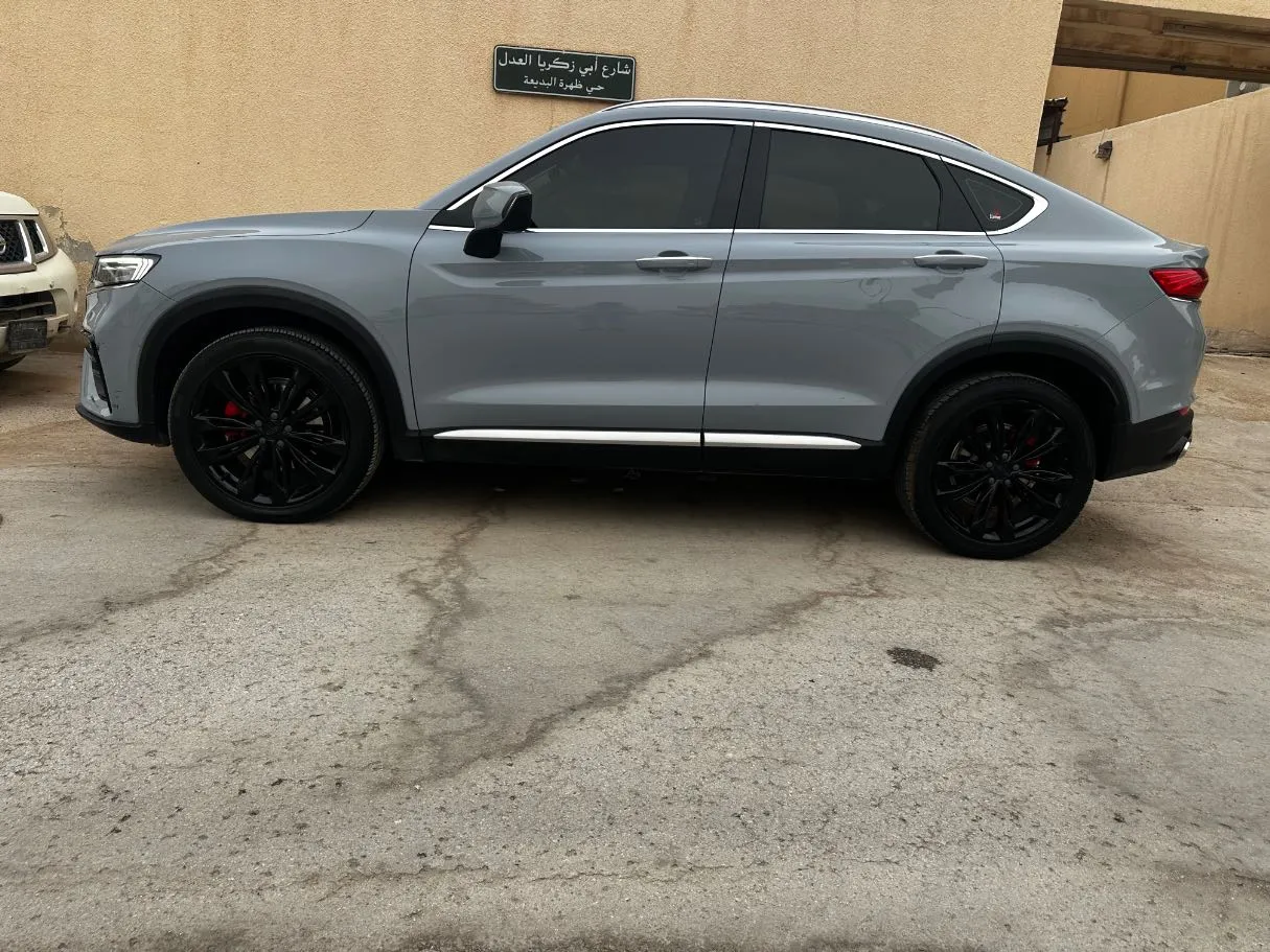Car image 8