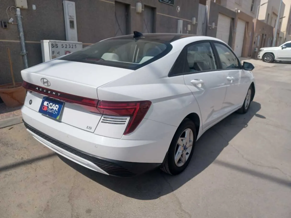 Car image 5