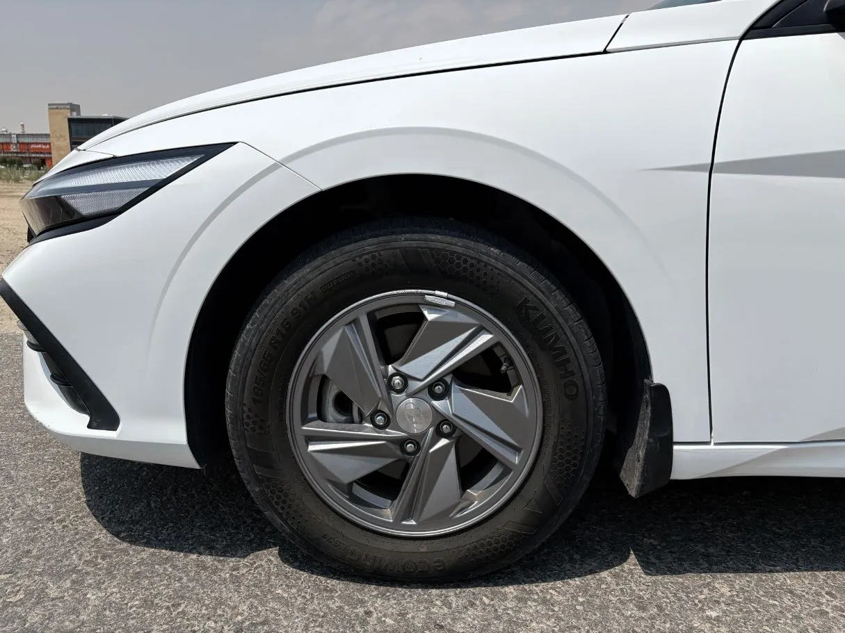 Car image 9