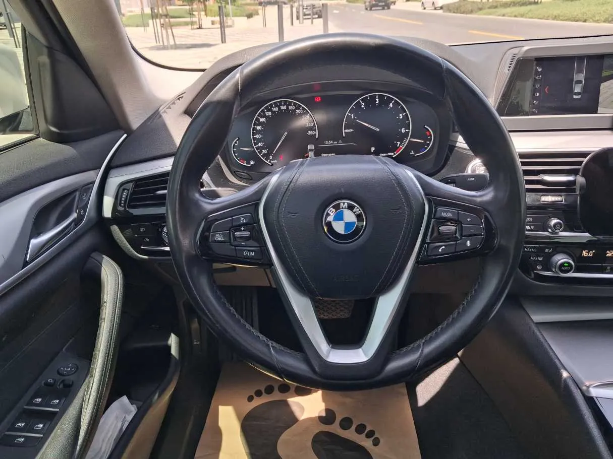 Car image 17