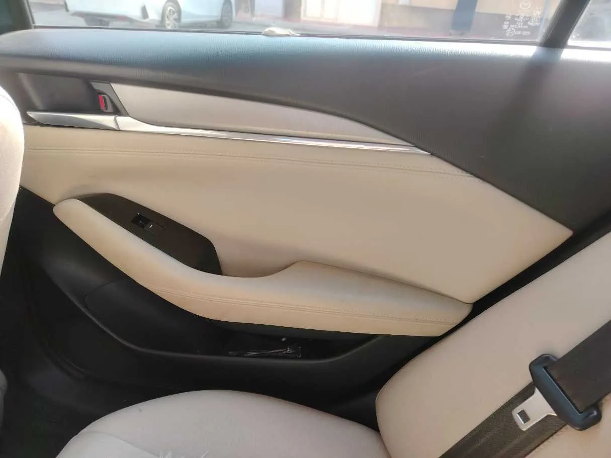 Car image 37