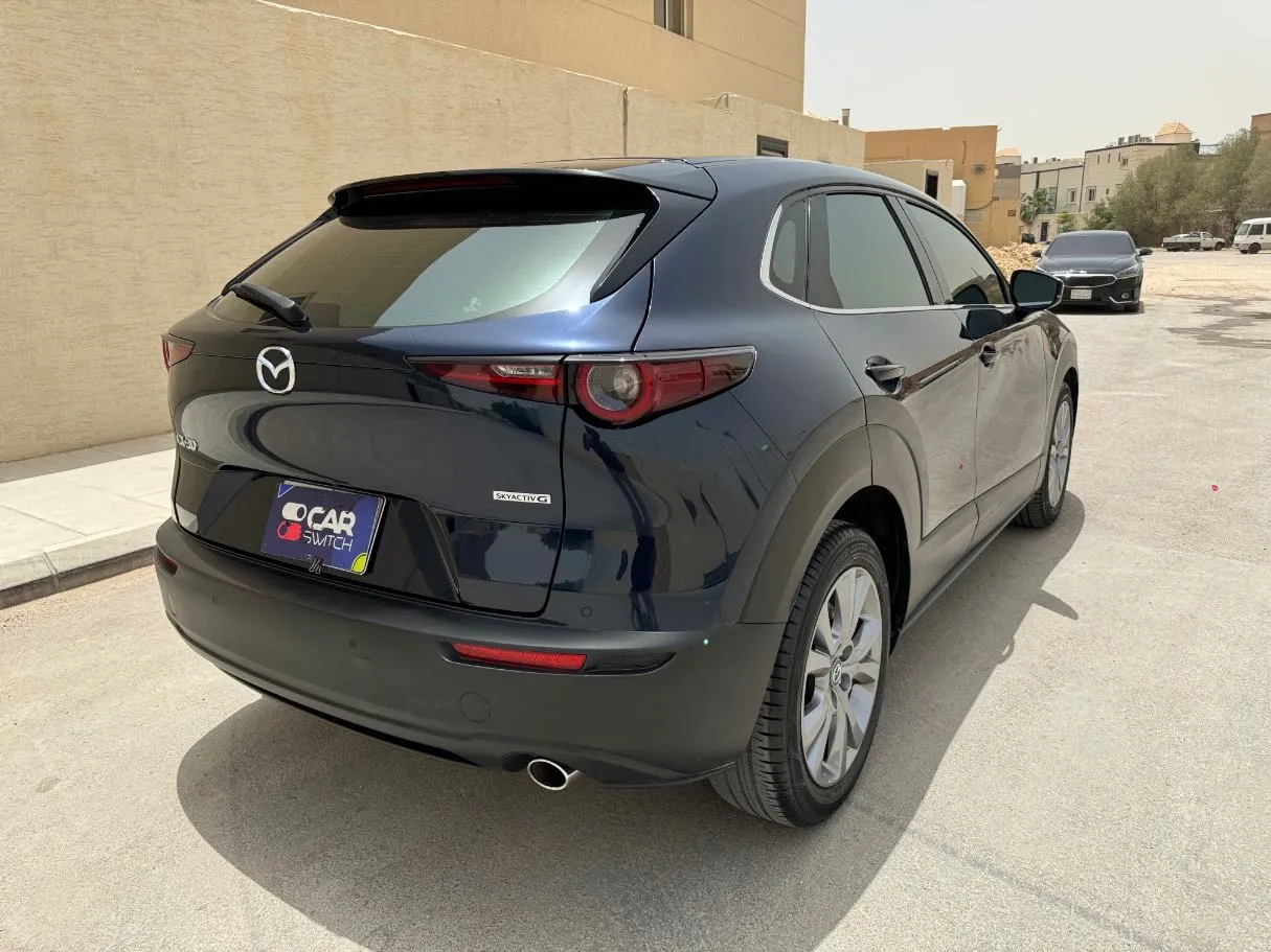 Car image 5