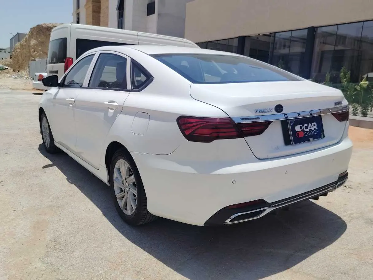 Car image 8