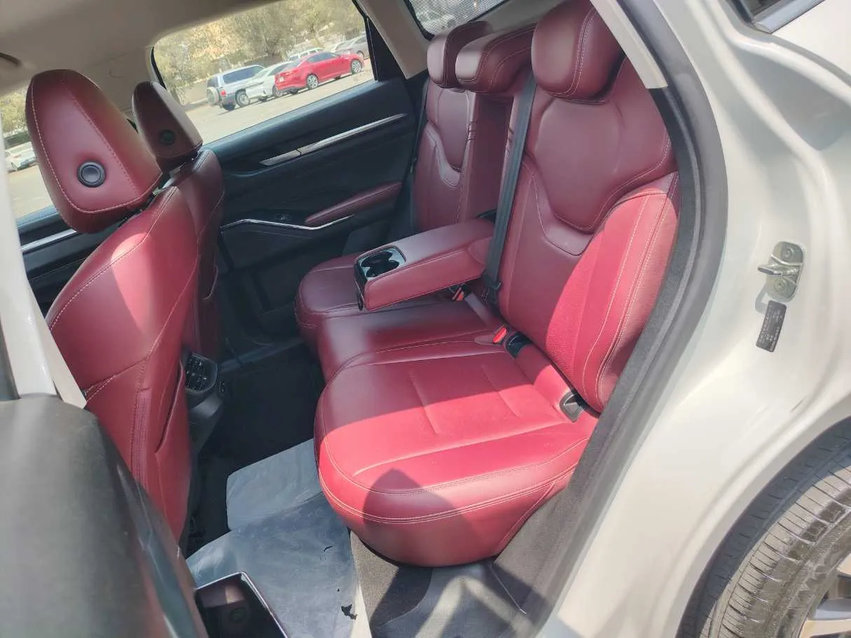 Car image 16