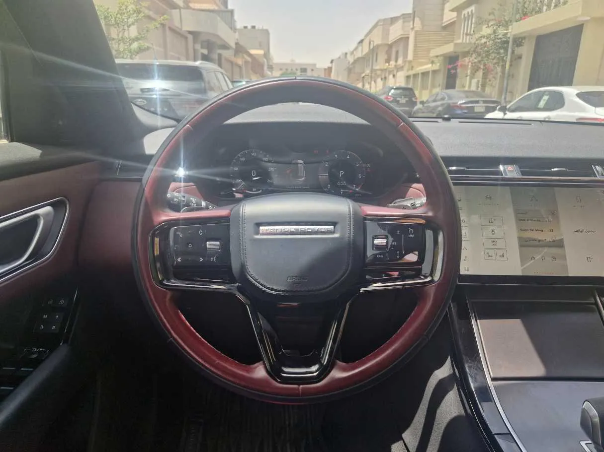 Car image 19