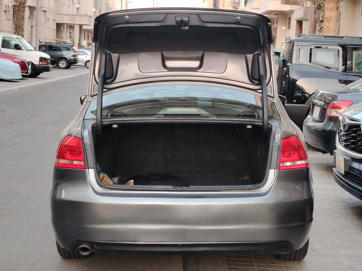 Car image 23