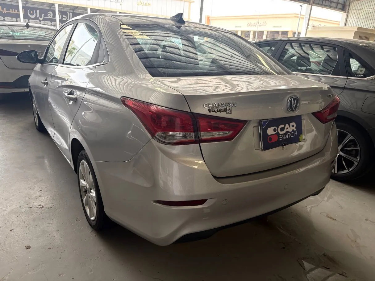 Car image 5
