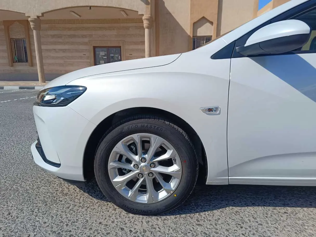 Car image 9