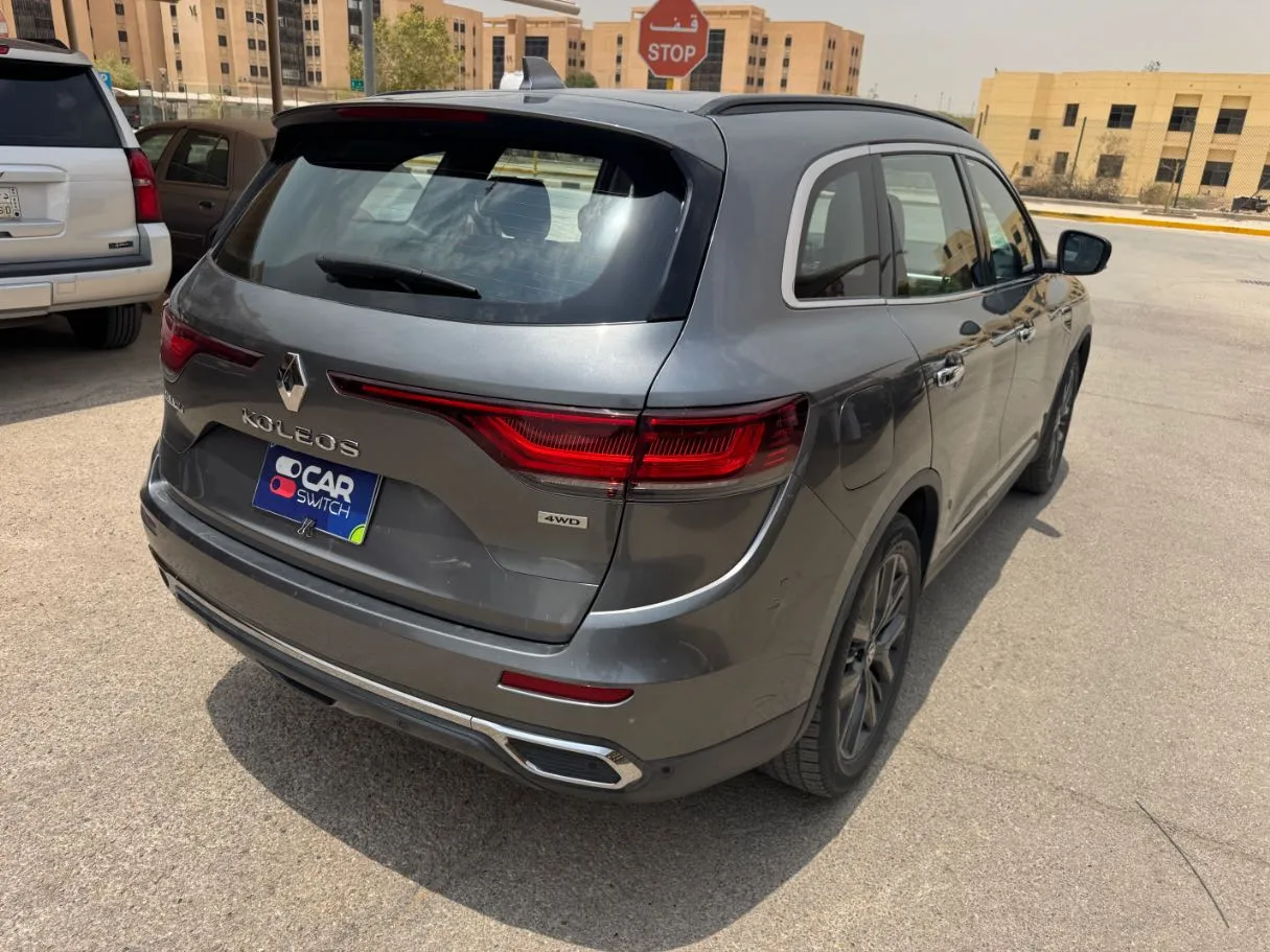 Car image 5